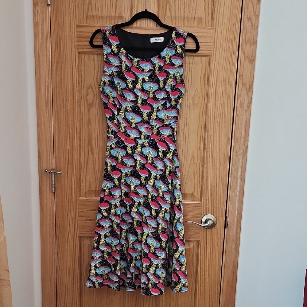 Vibrant Multicolor Mushroom Pattrrn Sleeveless Midi Dress